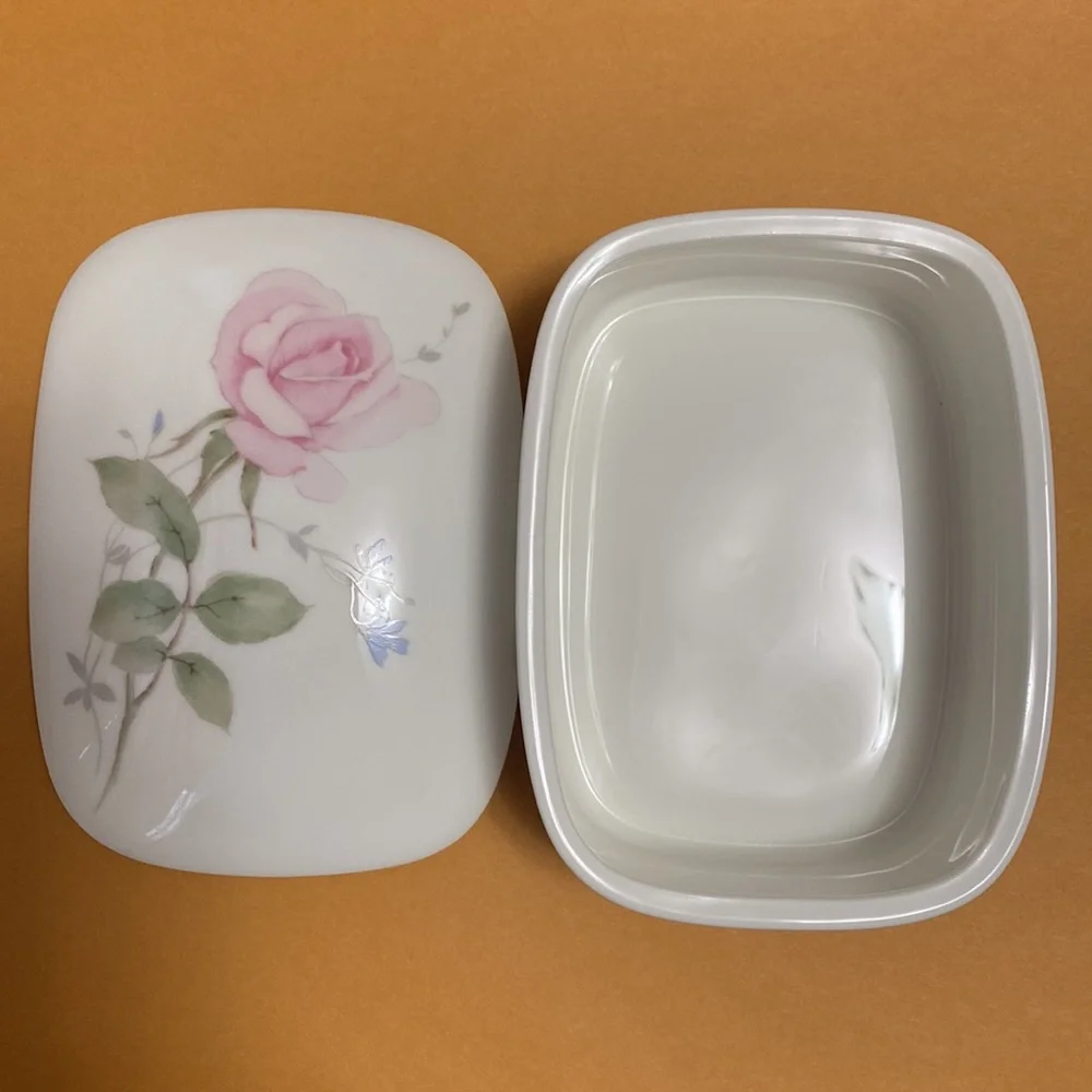 Beautiful new Mikasa Bone China April Rose Soap Dish Japan